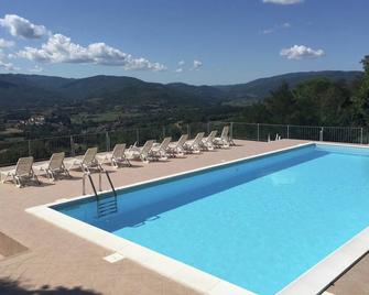 Lavish Mansion in Citerna With Swimming Pool and Garden - Citerna - Piscina
