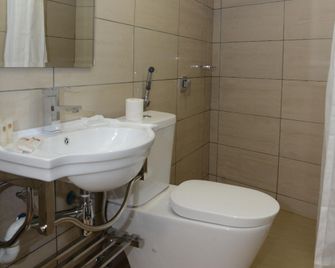 DK Value Inn - Bintulu - Bedroom
