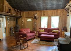 John's cabin - French Lick - Living room