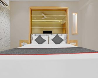 Townhouse Oak Hotel Springs Lodging. - Bhayandar - Bedroom
