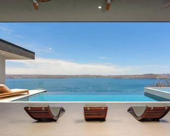 Exceptional coastal retreat nestled in the prestigious Peninsula Papagayo - Playa Hermosa - Pool
