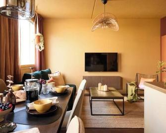 Amazing 3br, balcony and parking - Kirkkonummi - Jídelna