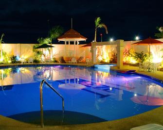 太平洋微風渡假酒店 - 安赫勒斯市 - 安吉里市 - 游泳池