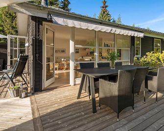 Cozy Summer House Near Beach And Nature - Præstø - Patio