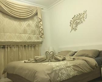 Luxurious room in a deluxe flat-Muscat - Muscat - Bedroom