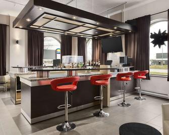 Days Inn by Wyndham Montreal Airport Conference Centre - Montreal - Bar