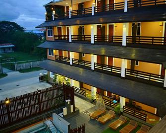 Immana Grand Inle Hotel - Nyaungshwe - Bygning