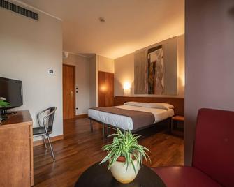 Hotel Querini Budget & Business Hotel Sandrigo - Sandrigo - Bedroom