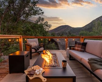 Modern Cabin with Canyon Views with Patio, Sauna Hot Tub, Wifi, AC & Fireplace - Glenwood Springs - Balcony
