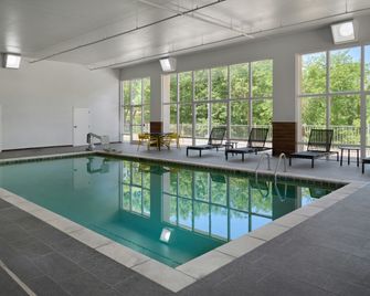 Hampton Inn Lawrence - Lawrence - Piscina