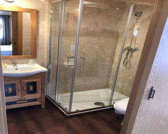 Hotel Sarao 3000 - Escarrilla
