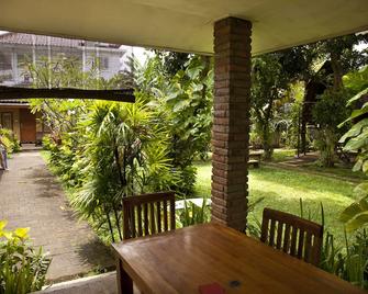 Timbis Homestay Bali - South Kuta - Patio