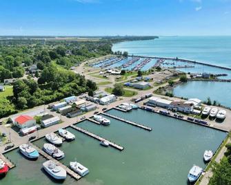 New! Luxury 1br - 5 Minutes To Port Dover Beach - Port Dover