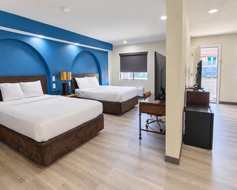 The Hallmark Inn & Suites Newly Renovated Rooms - San Antonio - Bedroom