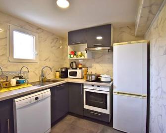 Sweet Escape Goussainville - Goussainville - Kitchen