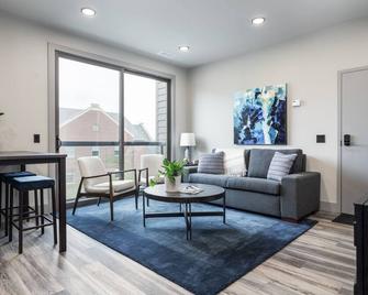 Brand New Condo in the Heart of Traverse City! - Traverse City - Living room
