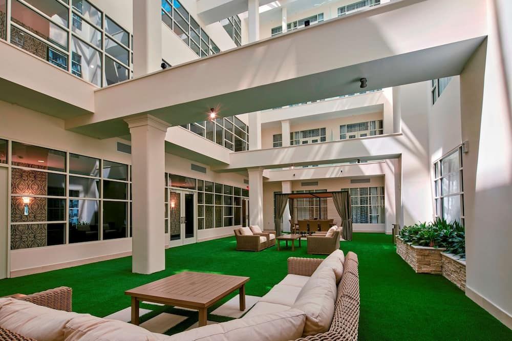 Embassy Suites by Hilton Louisville Downtown - Louisville - Ingresso