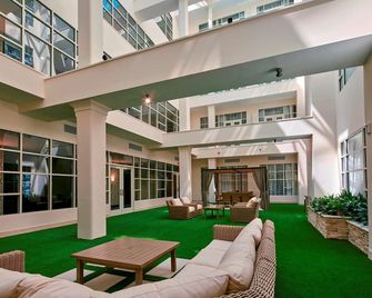 Embassy Suites by Hilton Louisville Downtown - Louisville - Lobby