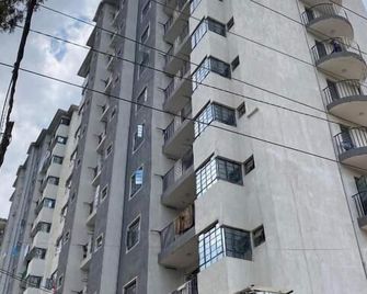 Cozy & Modern One Bedroom Opposite Garden City Mall - Nairobi - Gebäude