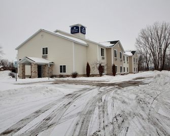 Cobblestone Inn and Suites - Brillion - Brillion - Building