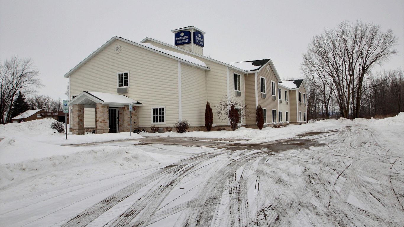 Cobblestone Inn and Suites - Brillion