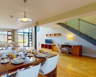 Castlemartyr Holiday Lodges 3 Bed - Castlemartyr - Dining room