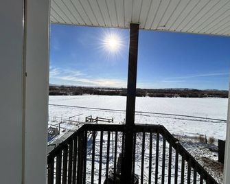 Rockview - Cozy 2-bedroom apartment with field views in lovely Vernal - Vernal - Balkong