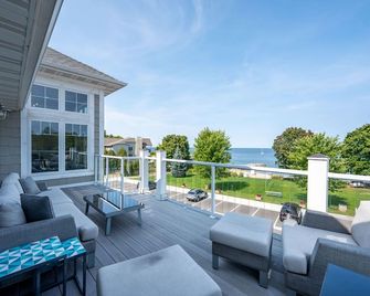 Stunning Adults Only, Downtown Sister Bay, Water View Condo, Walk To Everything! - Sister Bay - Balcón
