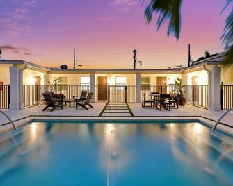 New Studio Apartment w Kitchen - A - West Palm Beach - Piscina