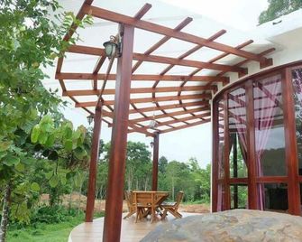 Nhan Phatthalung - Sathing Phra - Patio