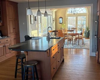 Serene 4 bedroom house in Henniker near New England College. - Henniker - Kitchen