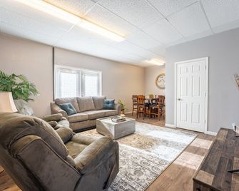 Little Bay De Noc Inn ~ Downtown Escanaba - Escanaba - Sala de estar