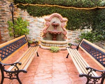 كمفرت هوستل بوتيك - غواتيمالا سيتي - شرفة مرصوفة