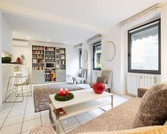 Firenze Rentals - Por Santa Maria - Florence - Living room