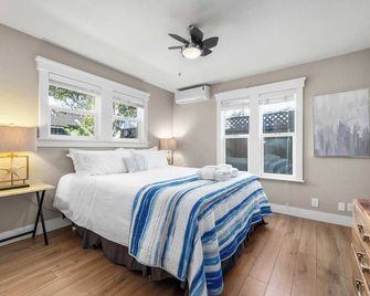 3 Bedroom Home - Walk to Twin Lakes State Beach! - Santa Cruz - Habitación