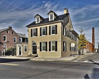 Downtown Bucher House - Hanover - Building
