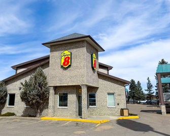 Super 8 by Wyndham Medicine Hat AB - Medicine Hat - Building