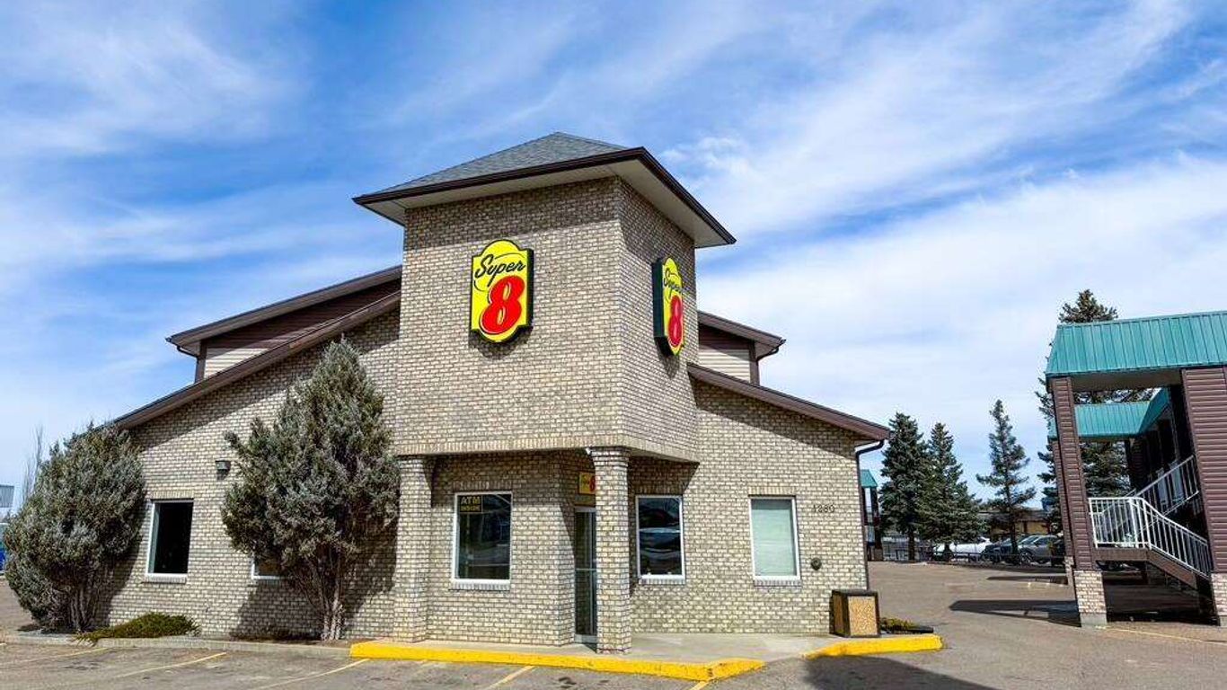 Super 8 by Wyndham Medicine Hat AB