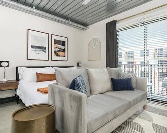Lodgeur | Relaxing & modern studio loft | Midtown - Houston