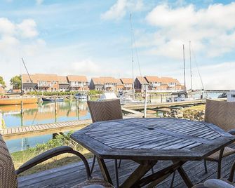 Holiday home on the harbour in Borre - Borre - Balcón