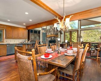 Kbm Resorts Private Home Complimentary Deer Valley Winter Shuttle Hot Tub Mountain Views Wood Fireplace 2 Family Rooms Pac-2410 - Park City - Dining room