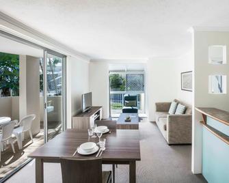 Breakfree Diamond Beach - Broadbeach - Living room