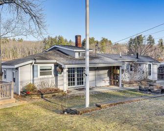 Lakefront Salem Retreat - Fish, Swim, Kayak and More - Salem - Gebouw