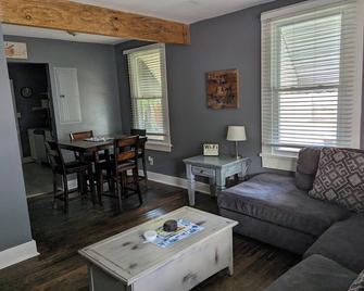 Nautical Themed 1940s Home - Savannah - Living room