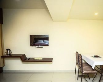 Hotel Sai Nidhi Executive-Mindspace Airo - Thane