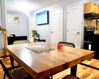 Lovely Loft In Newark Minutes From Nyc, Ewr & American Dream Mall - Newark - Dining room