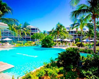 Ideal Grace Bay Location in a Beachfront resort. Build Sandcastles or just Chill - Grace Bay - Zwembad