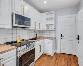 Culture Hub W Oxford St 1br Art Museum - Philadelphia - Kitchen