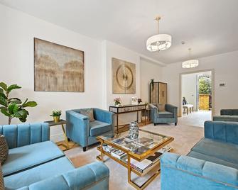 Nightingale Suites - London - Front desk