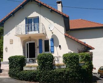 Character house with breathtaking views, sleeps 6. - Peyrouse - Edificio